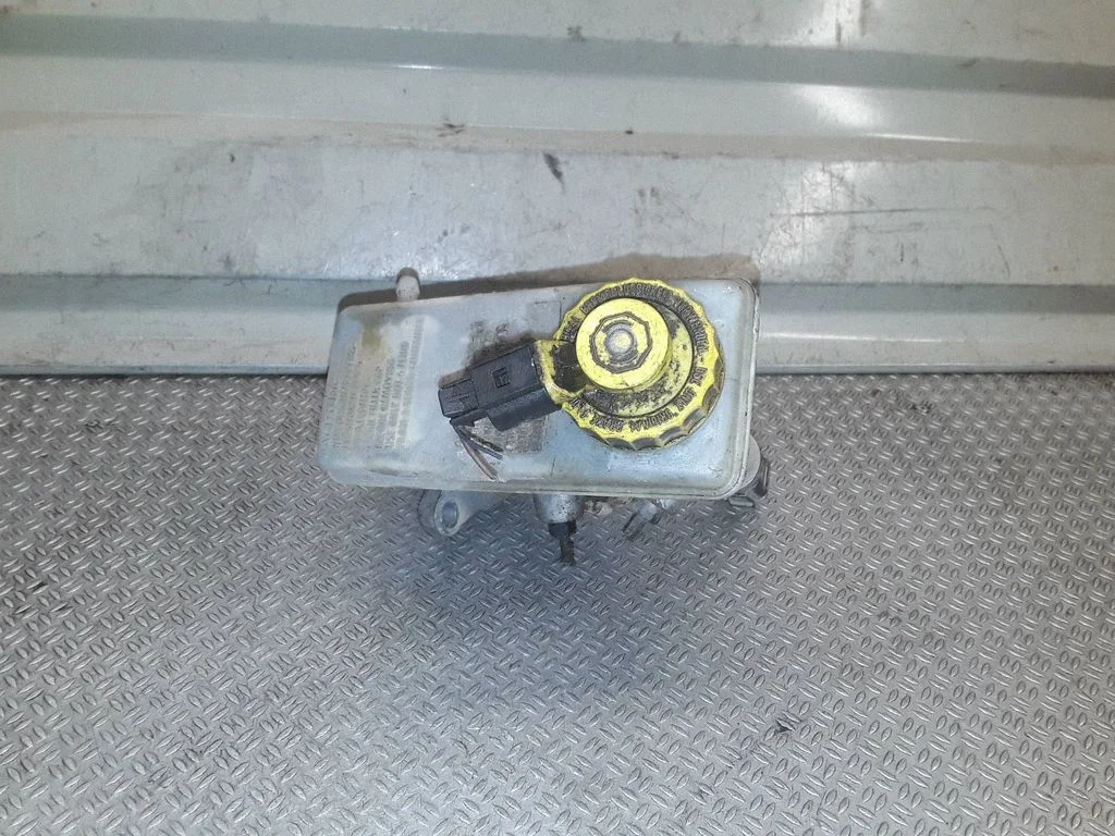 Master brake cylinder 7M3611303