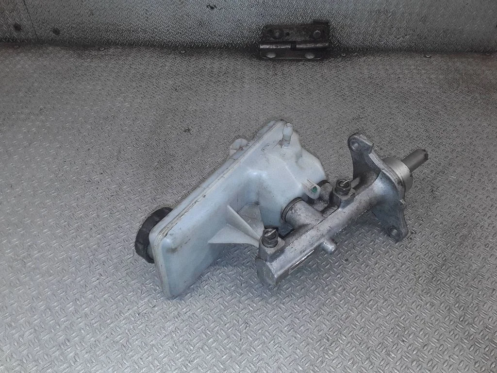 Galvenais bremžu cilindrs 32067008C