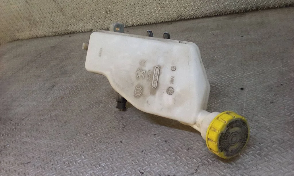 Master brake cylinder – Peugeot 208 I (2012-2019)