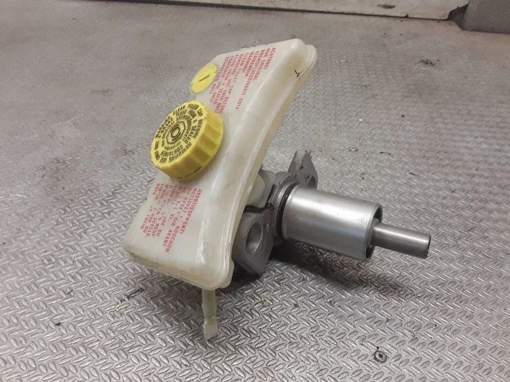 Master brake cylinder