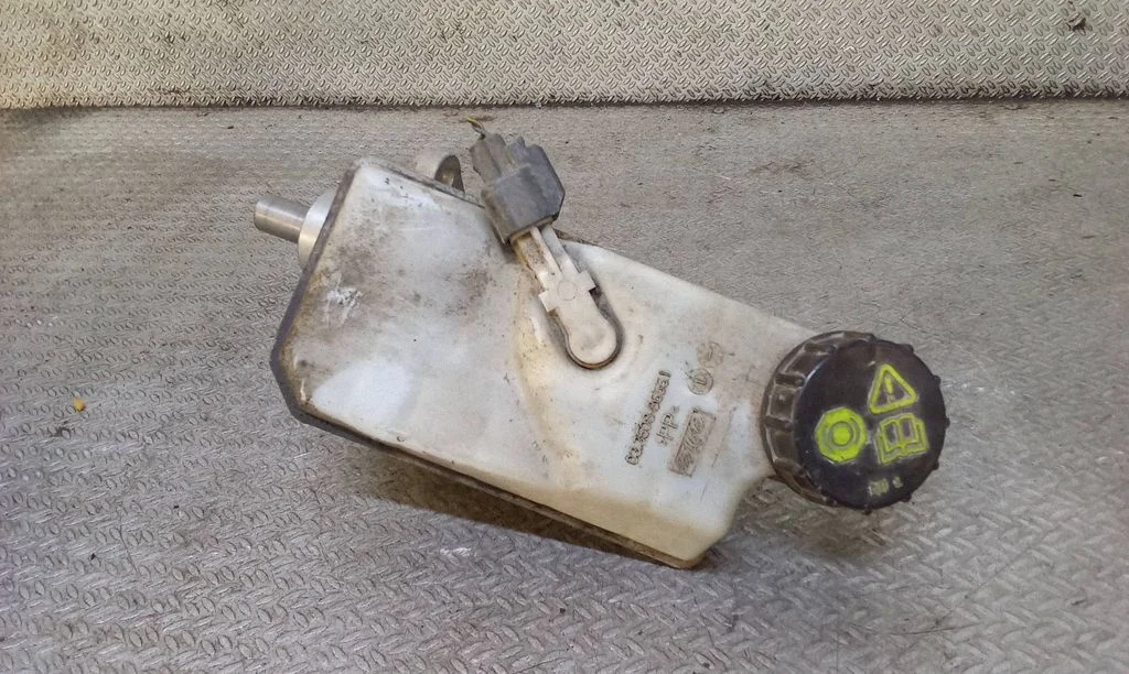Master brake cylinder 03350886561