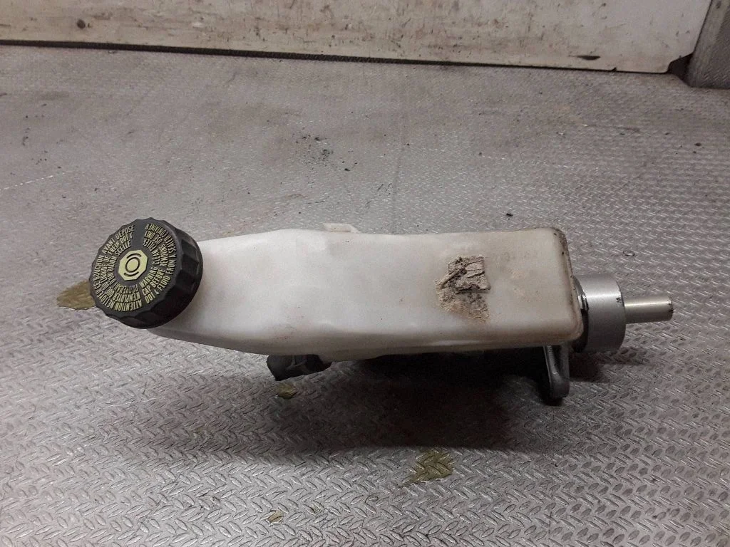 Master brake cylinder