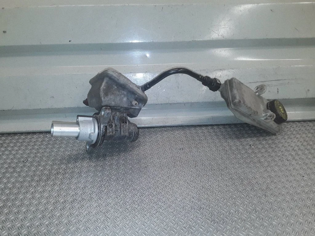 Master brake cylinder