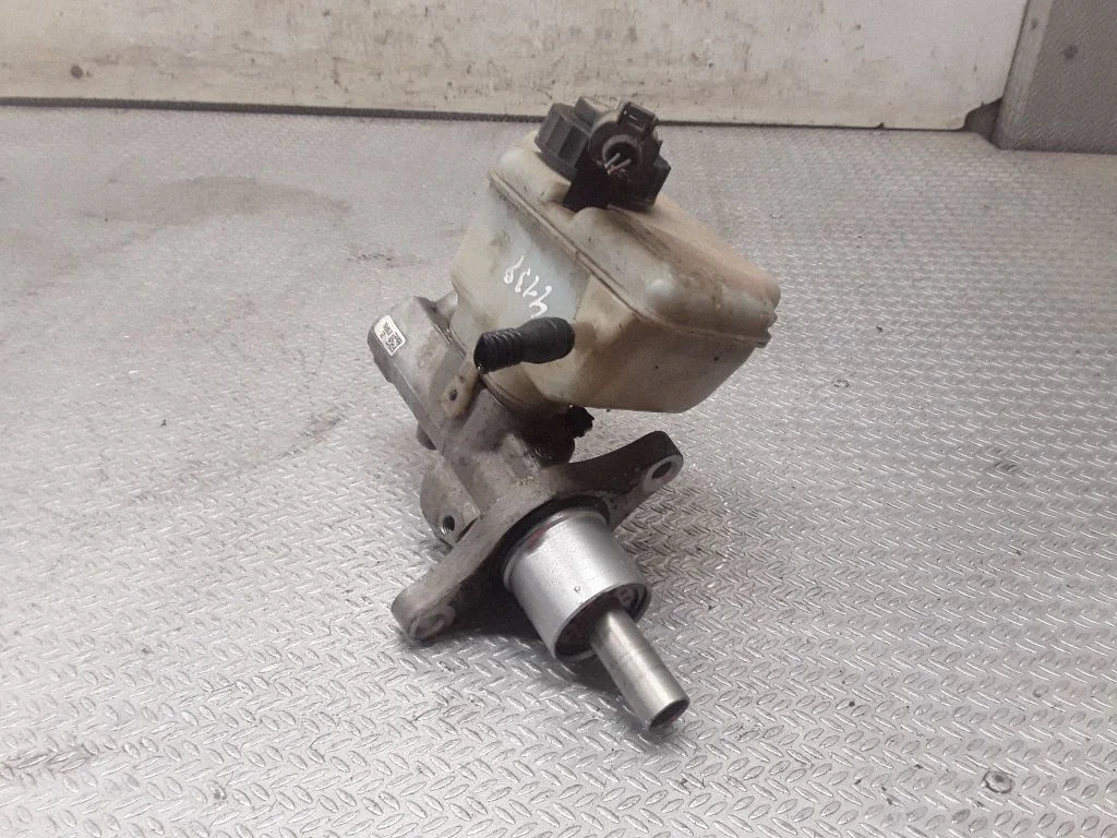 Master brake cylinder – Volkswagen Caddy (2011-2016)