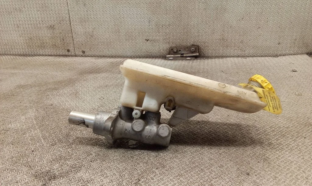 Master brake cylinder 04721953AB