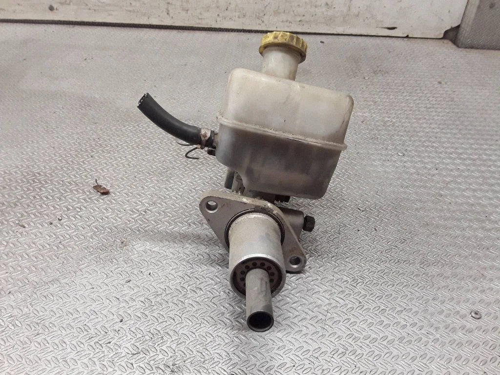 Master brake cylinder
