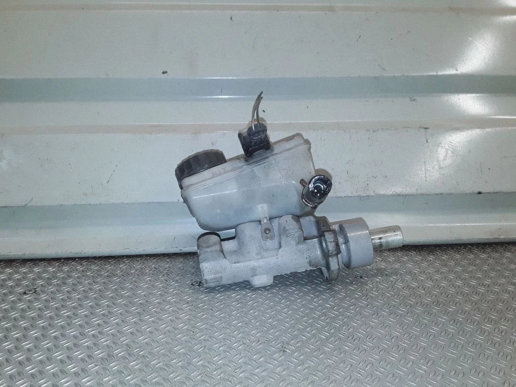 Master brake cylinder