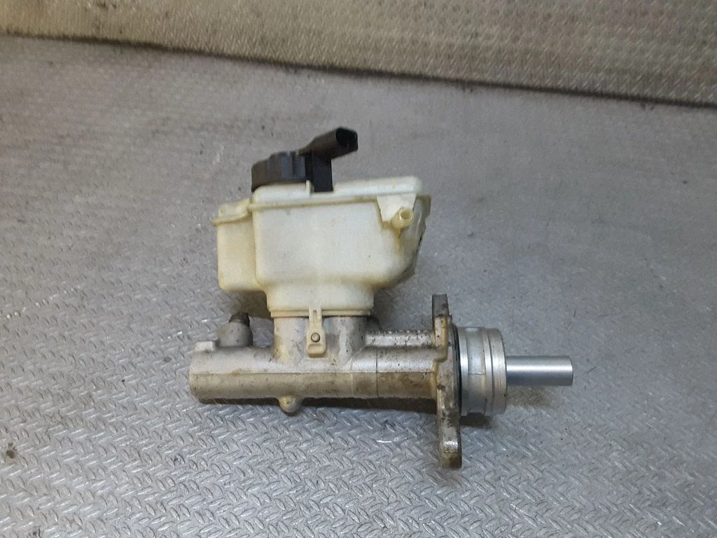 Master brake cylinder 0204Y21511