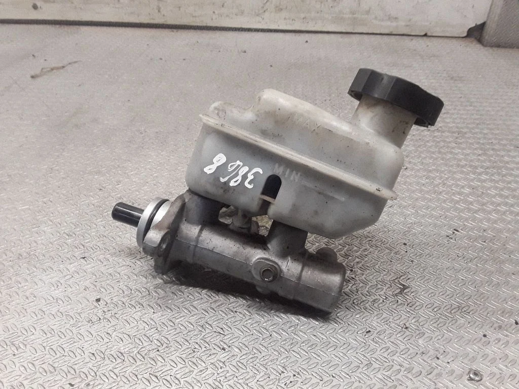 Master brake cylinder