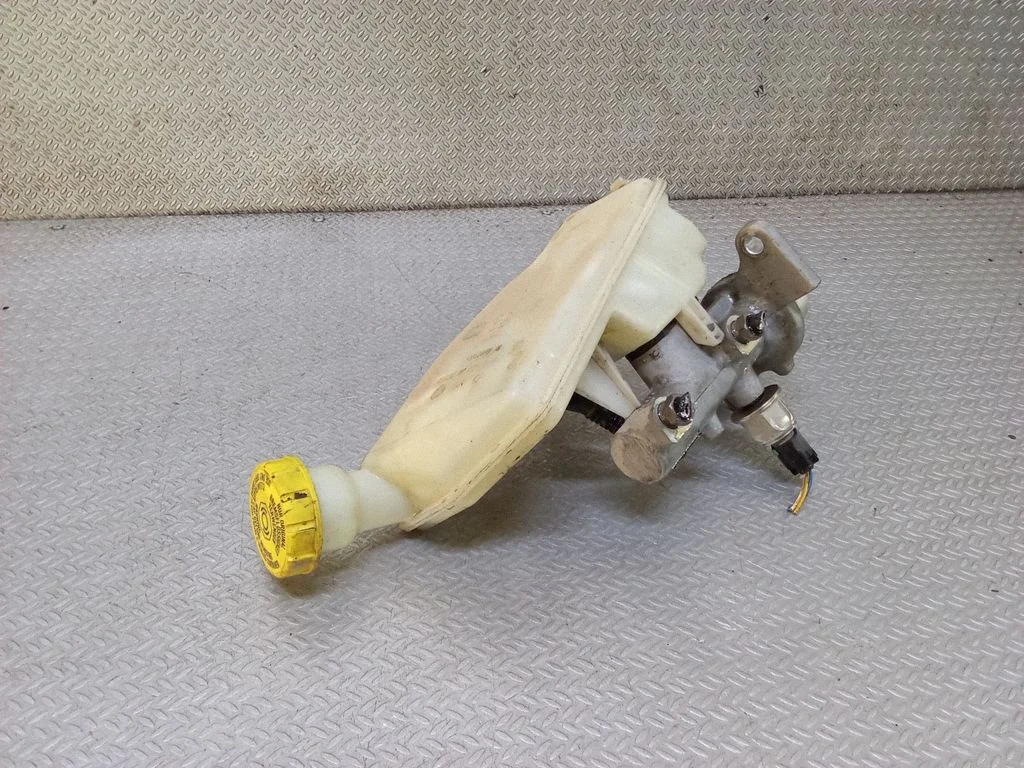 Master brake cylinder 32067093