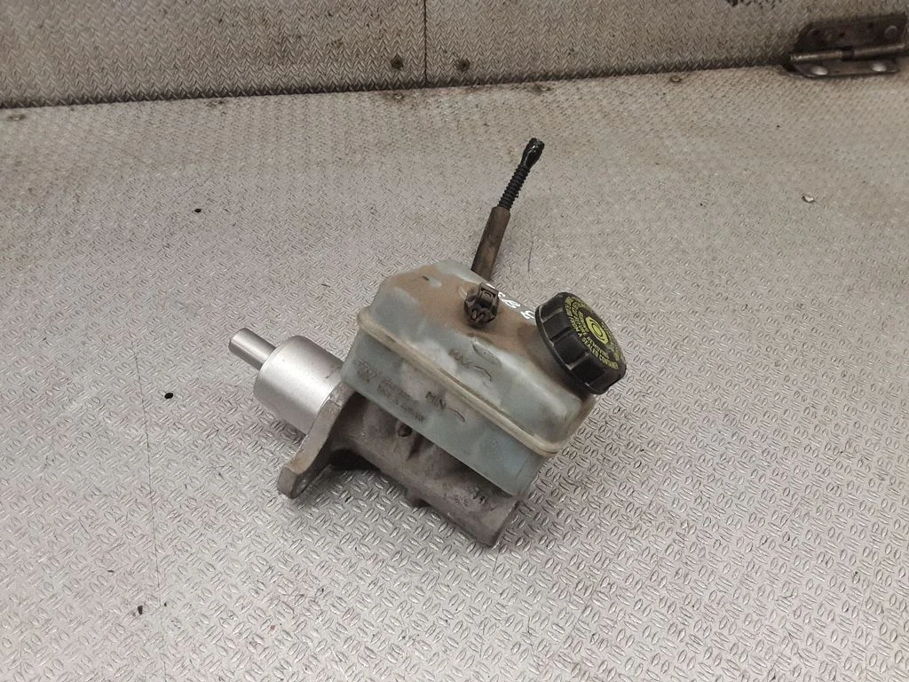 Master brake cylinder 32067200C
