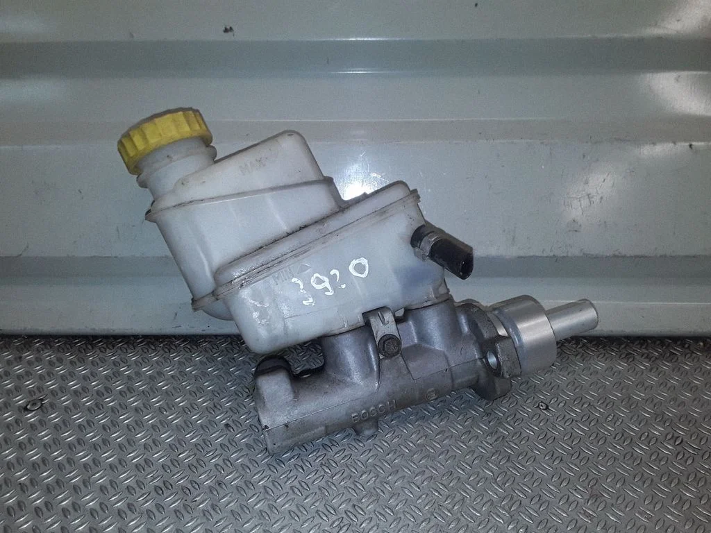 Master brake cylinder