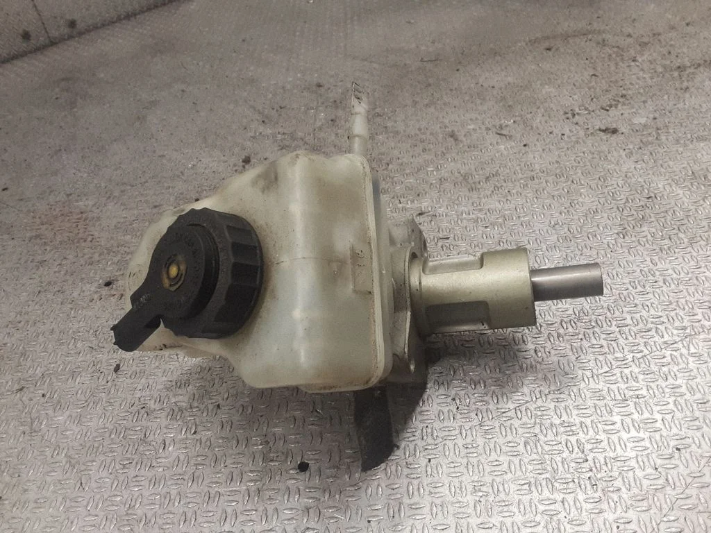 Master brake cylinder