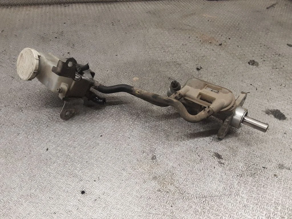 Master brake cylinder – Mitsubishi Grandis (2003-2011)