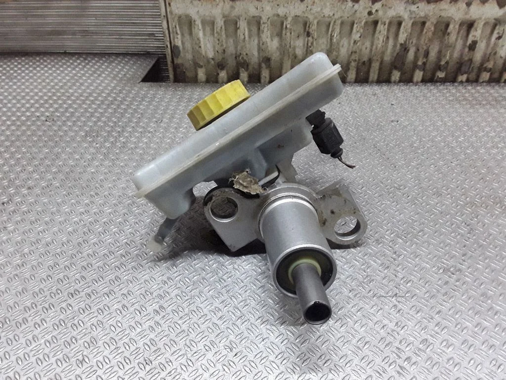 Master brake cylinder – Audi A6 Allroad C6 (2006-2011)