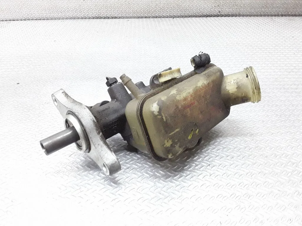 Master brake cylinder 8Z161130B