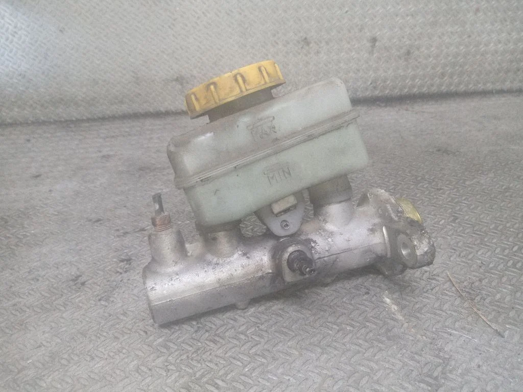 Master brake cylinder