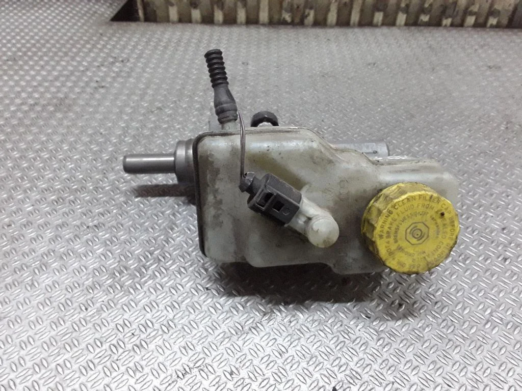 Master brake cylinder