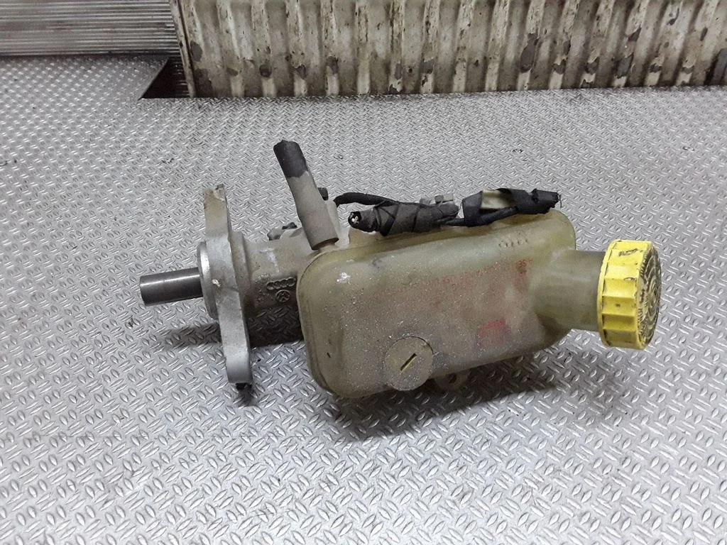 Master brake cylinder 8Z1611301B