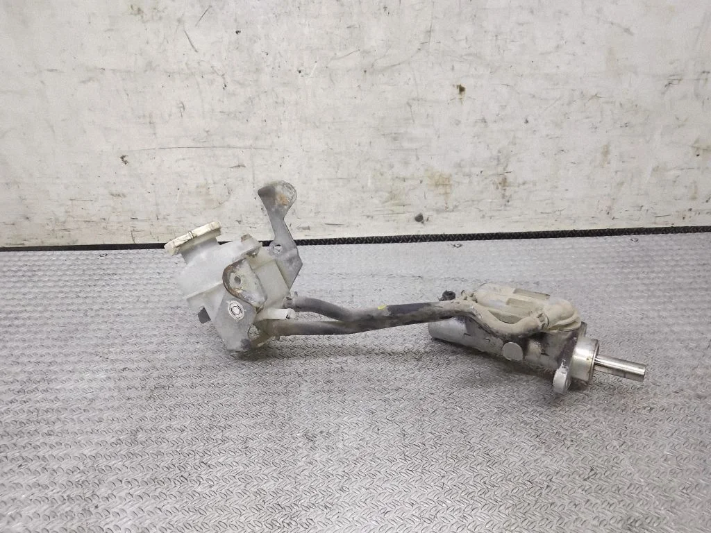 Master brake cylinder – Mitsubishi Grandis (2003-2011)