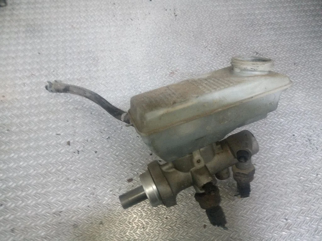 Master brake cylinder 7M3611303