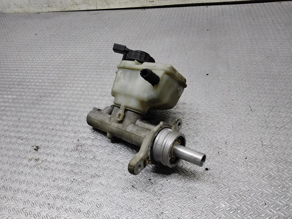 Master brake cylinder 1K1614019B