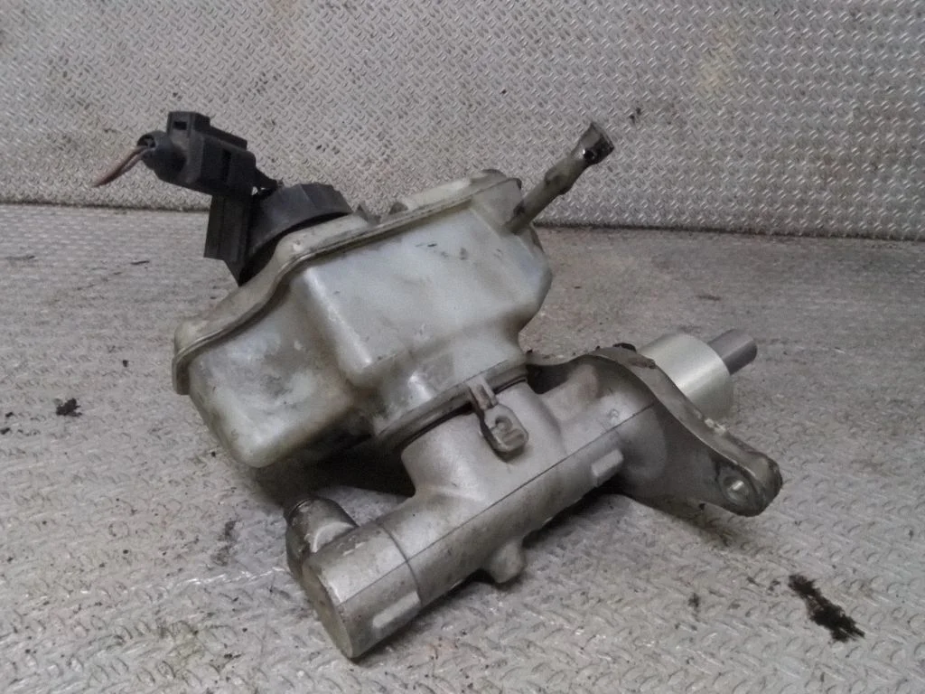 Master brake cylinder 1K1611301C