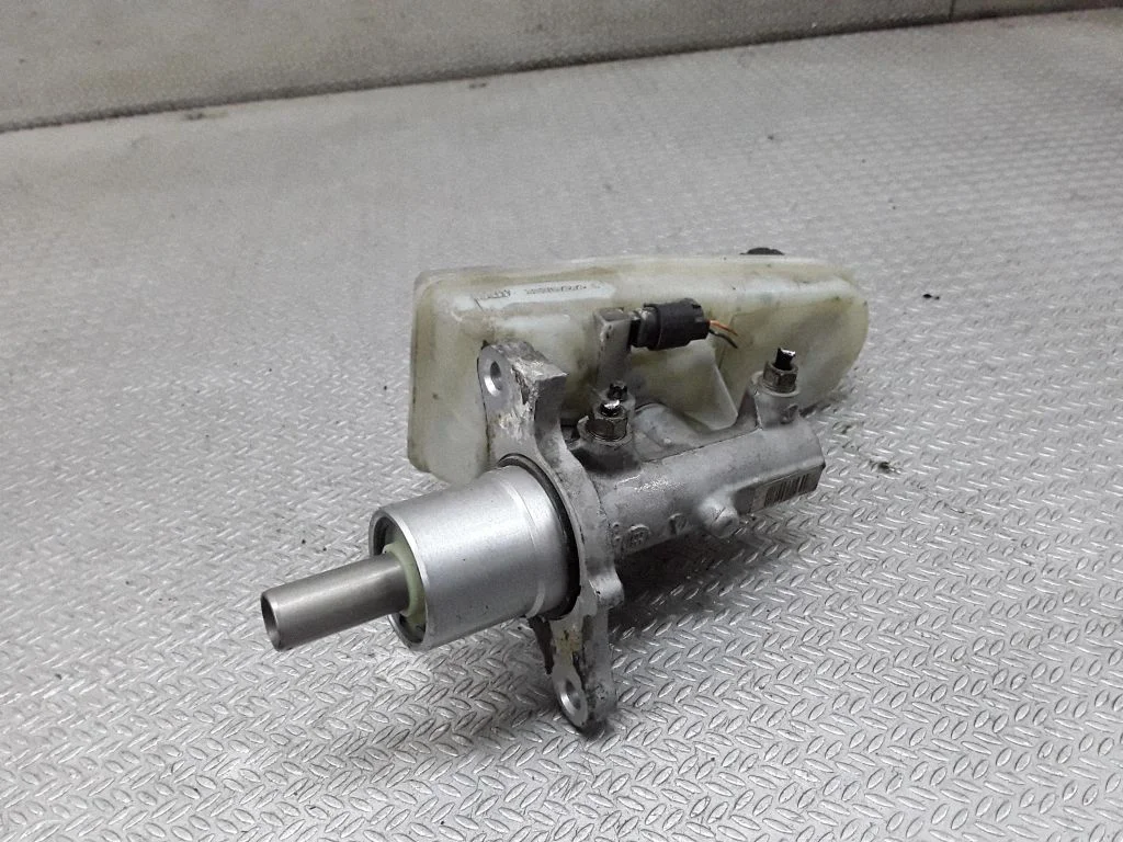 Master brake cylinder – Mitsubishi Colt (1996-2004)