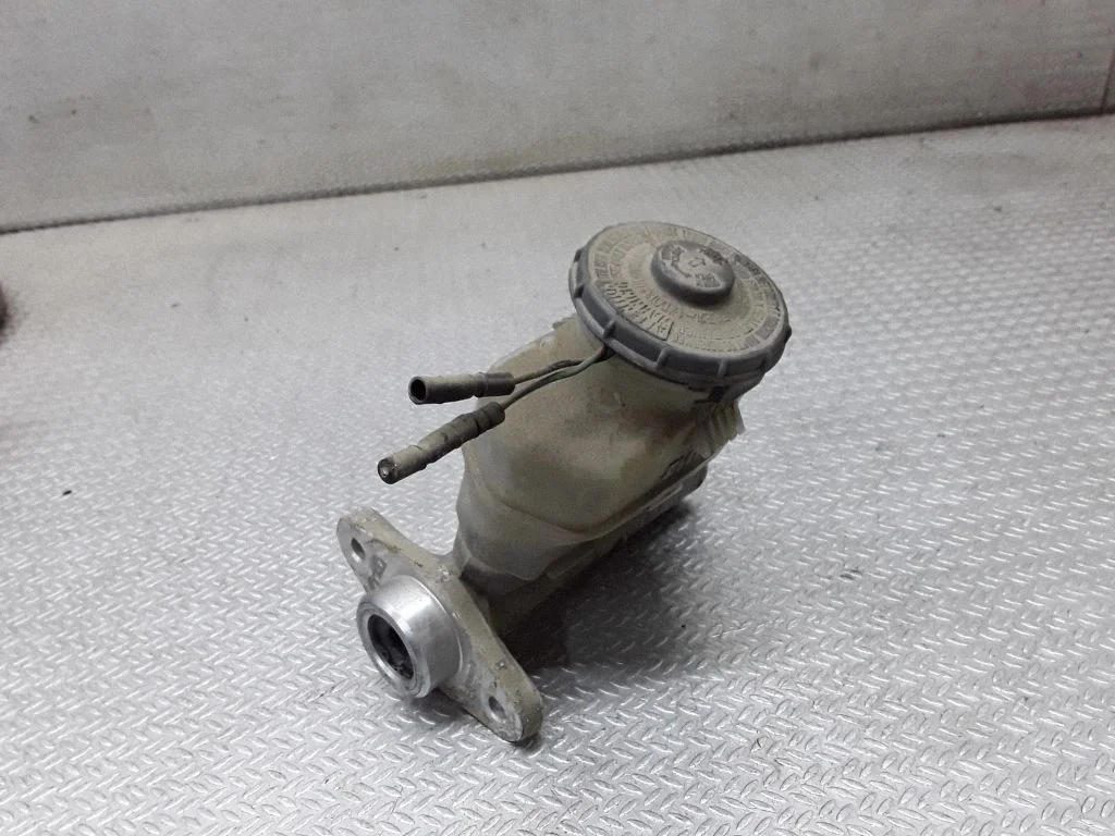 Master brake cylinder – Honda CR-V (1995-2001)