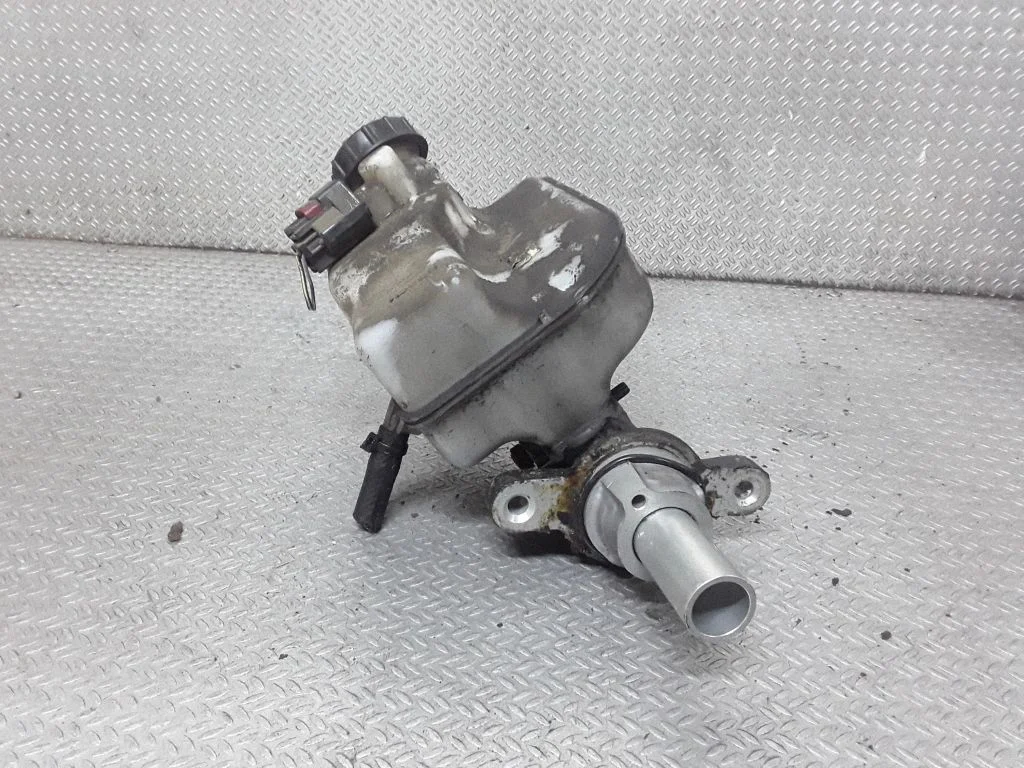 Master brake cylinder 0204Y24132