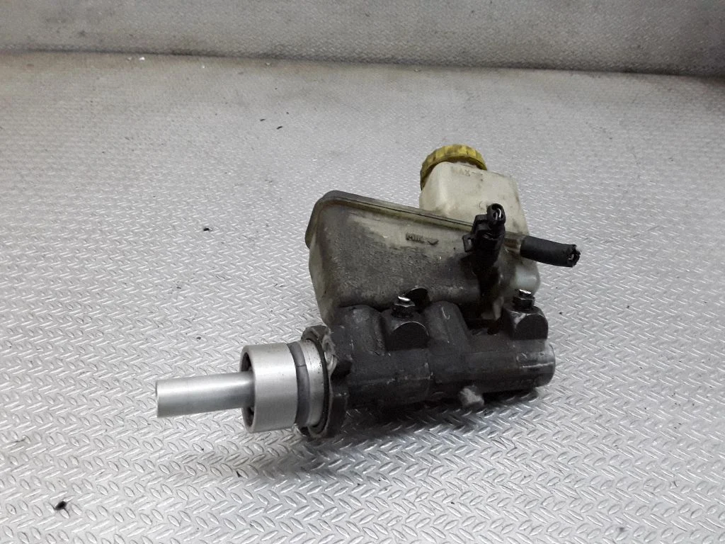 Master brake cylinder