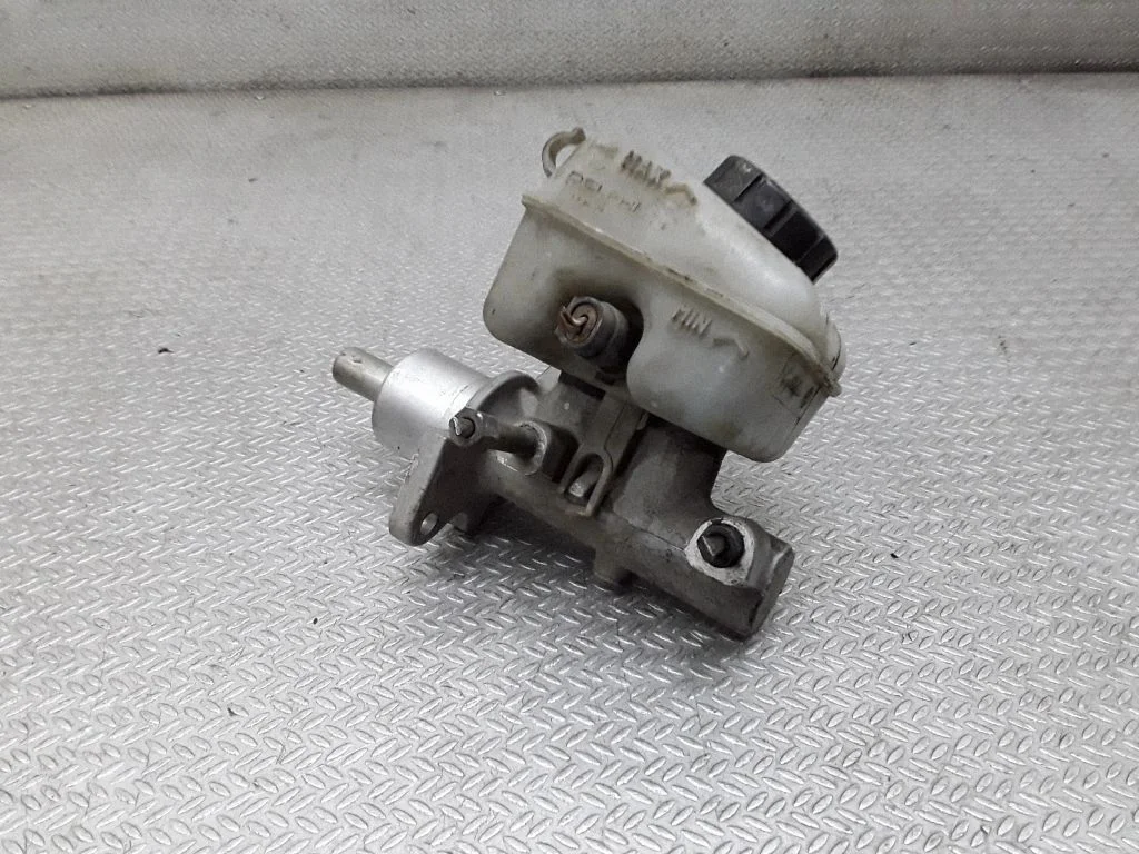 Master brake cylinder