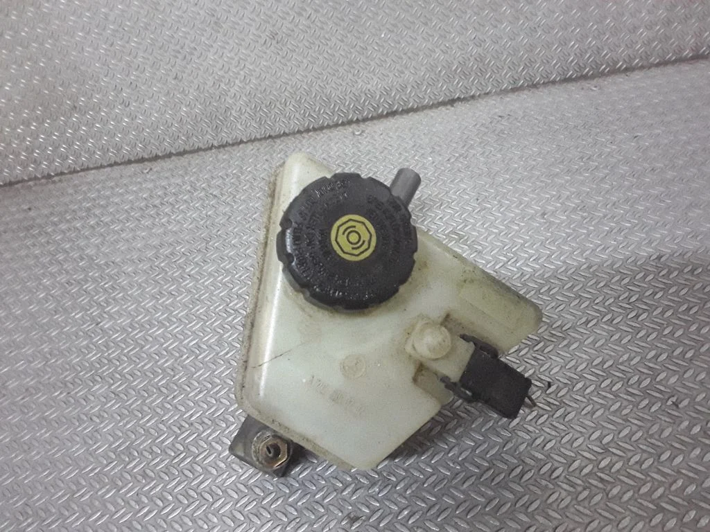 Master brake cylinder
