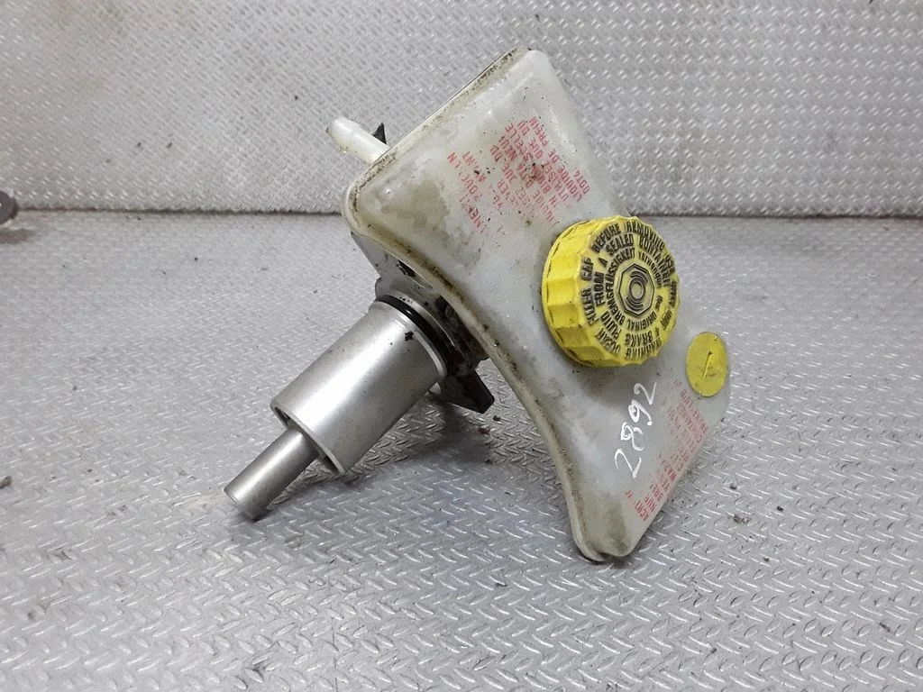 Master brake cylinder 32067009
