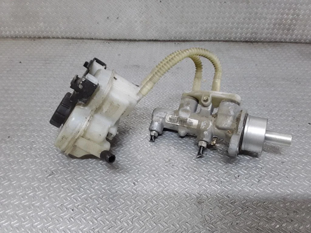 Master brake cylinder 0204051157