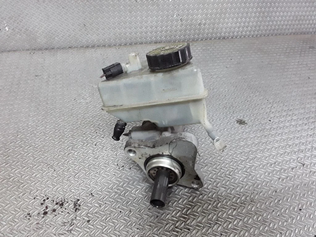 Master brake cylinder – Mercedes-Benz C-Class W203 (2000-2007)
