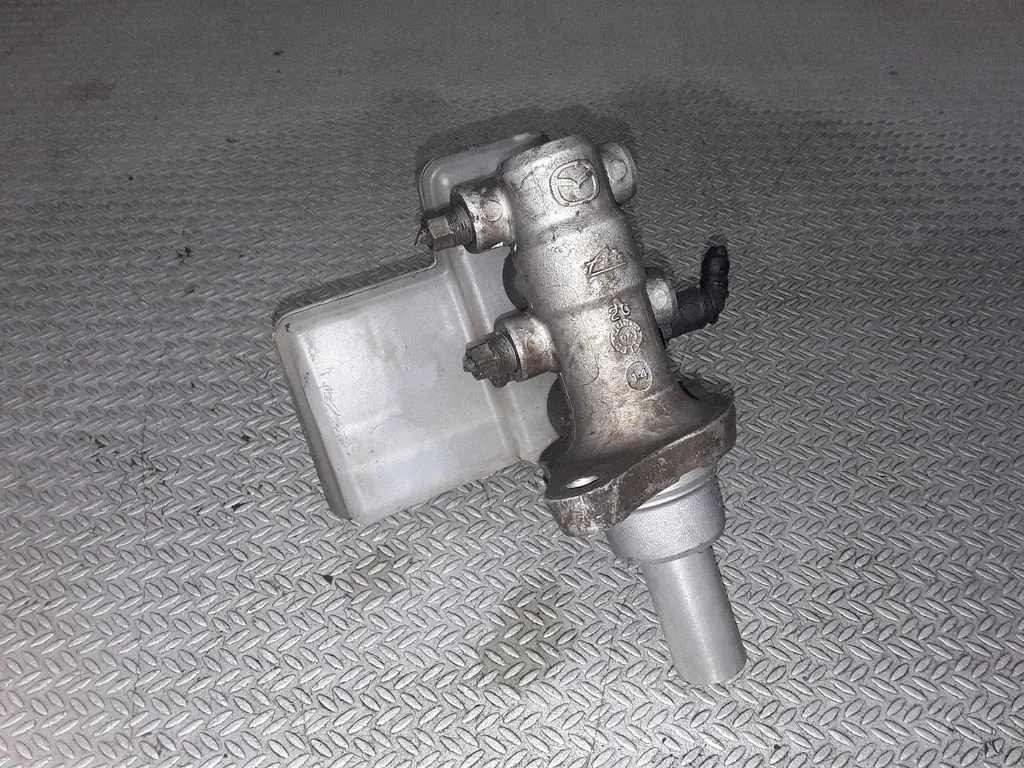 Master brake cylinder