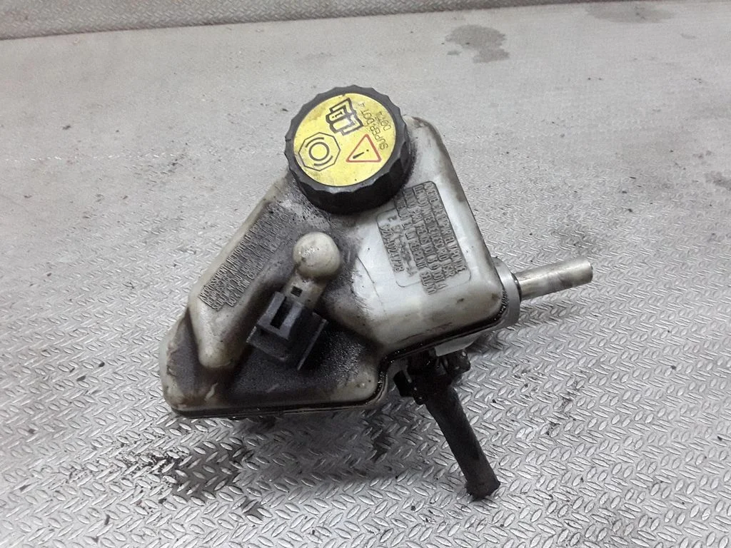 Master brake cylinder 22407779