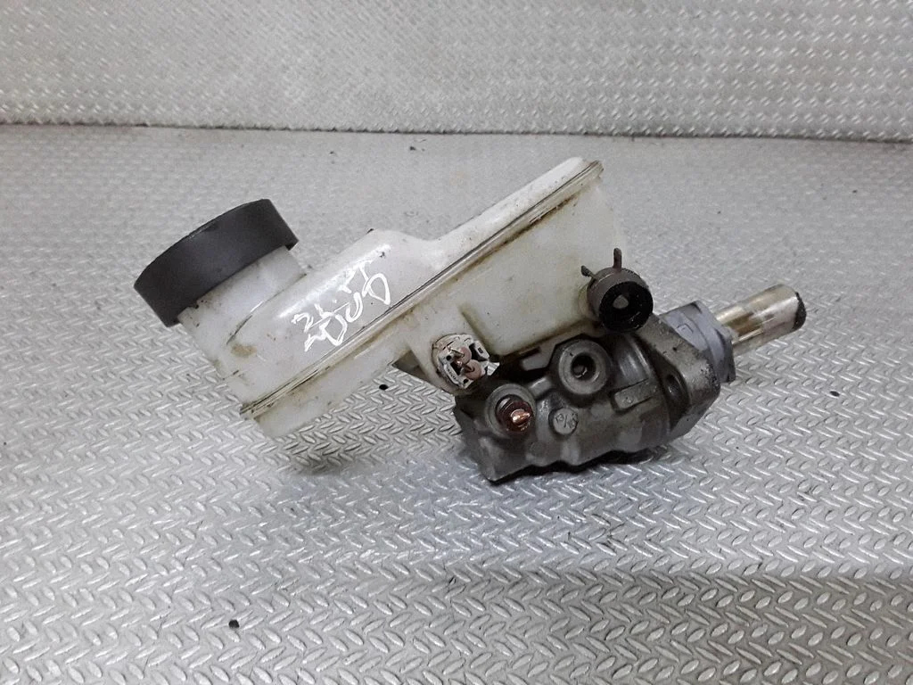 Master brake cylinder