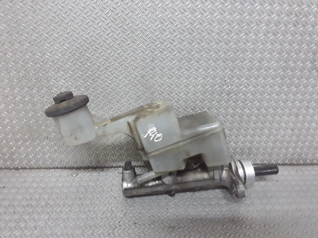 Master brake cylinder