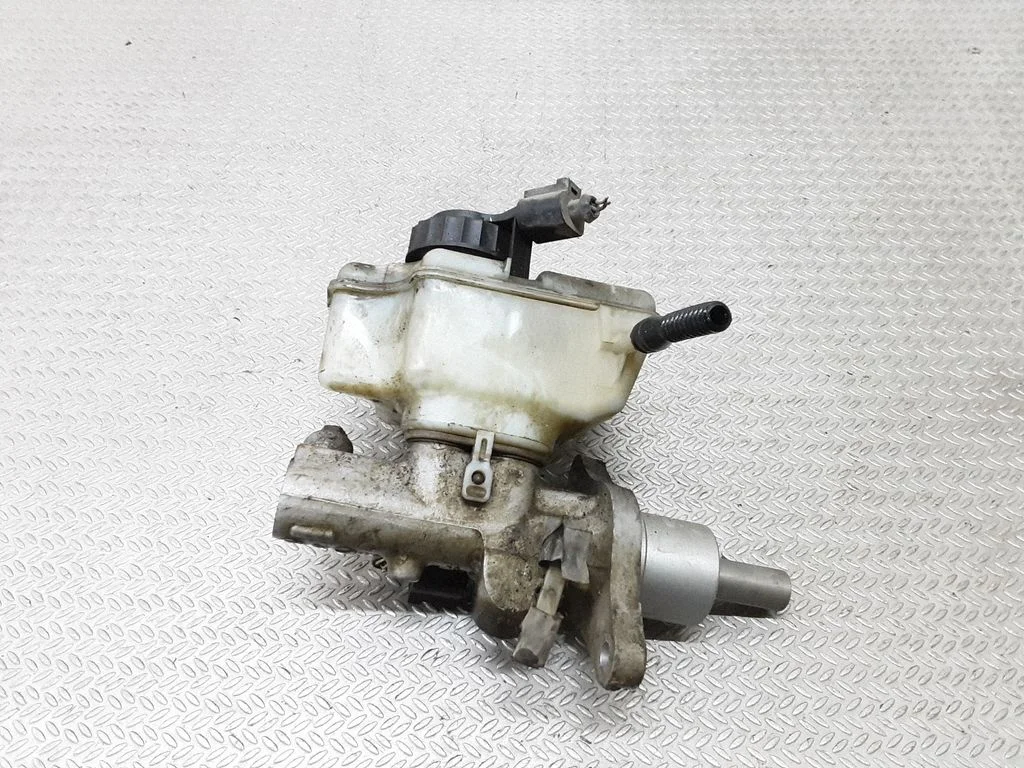 Master brake cylinder – Volkswagen Caddy (2004-2010)