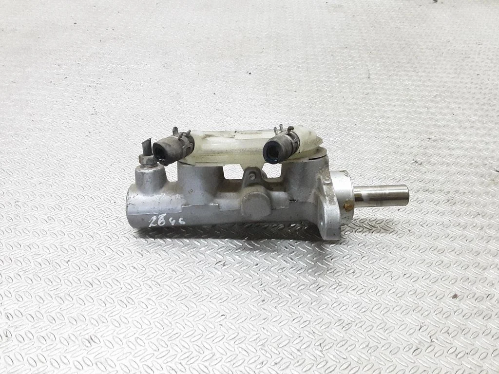 Master brake cylinder