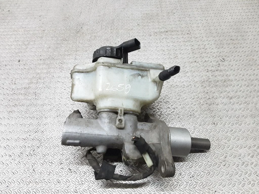Master brake cylinder – Volkswagen Caddy (2004-2010)
