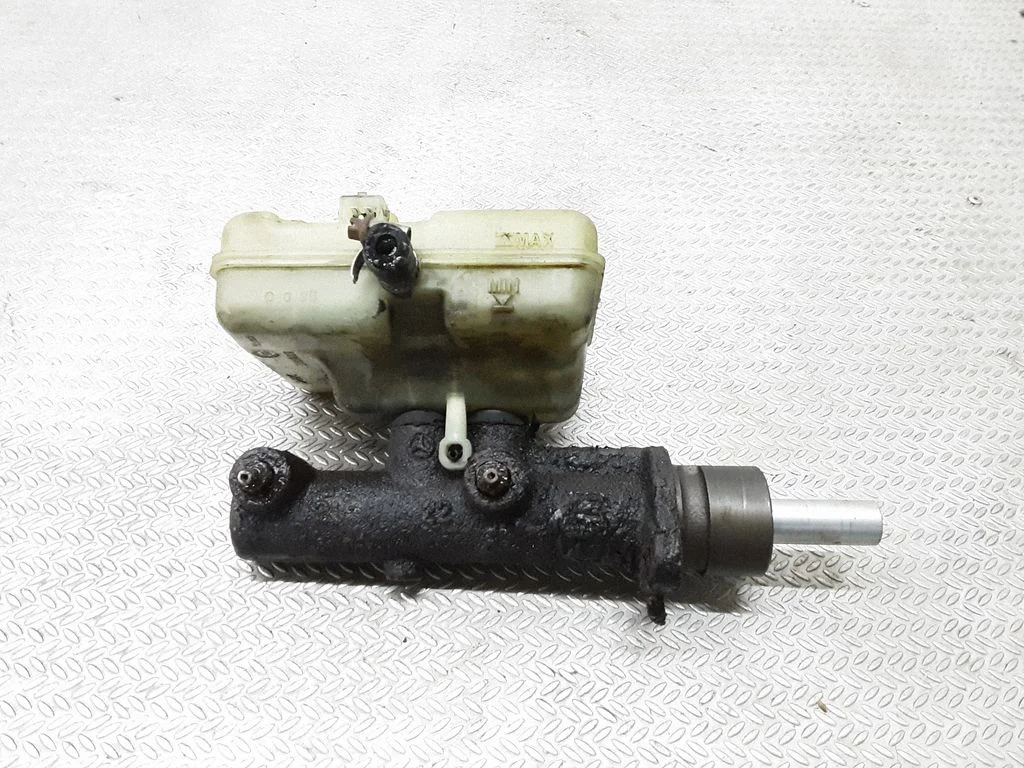 Master brake cylinder – Mercedes-Benz Sprinter W901 W902 W903 W904 (1995-2007)