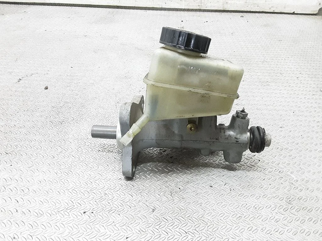 Master brake cylinder