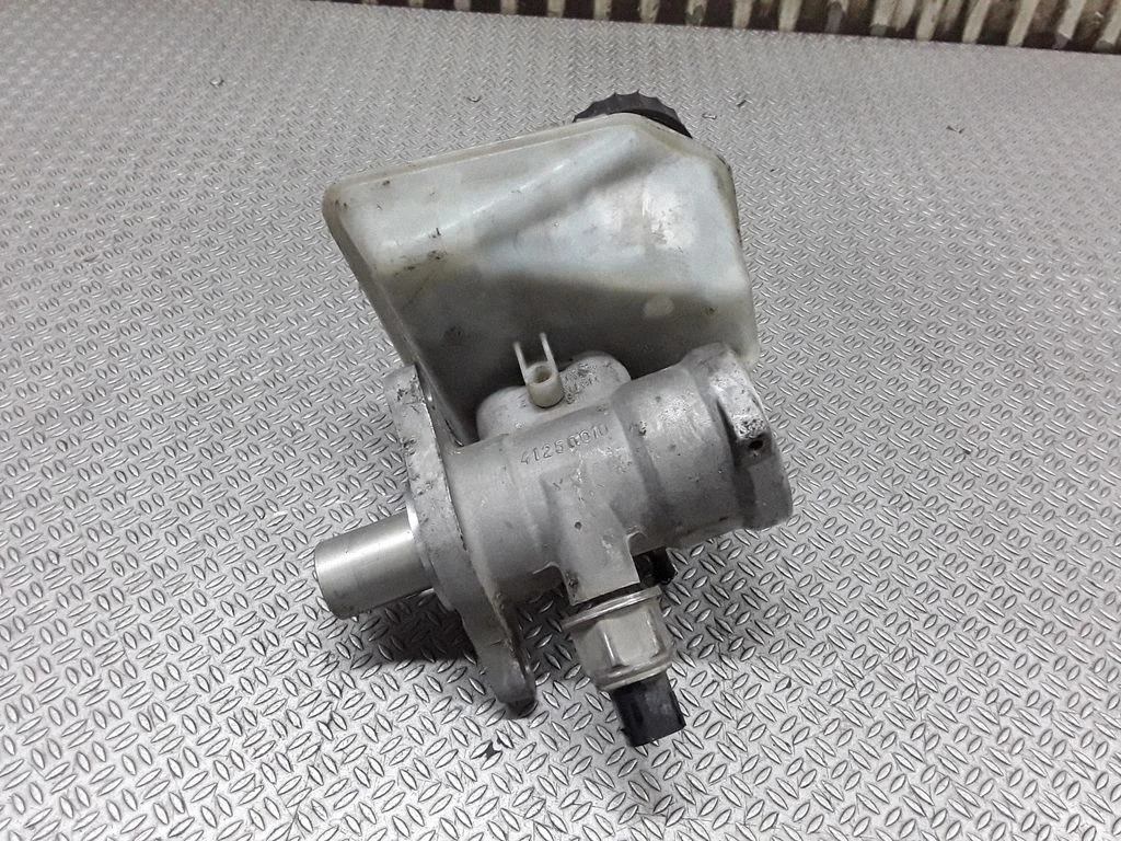 Master brake cylinder