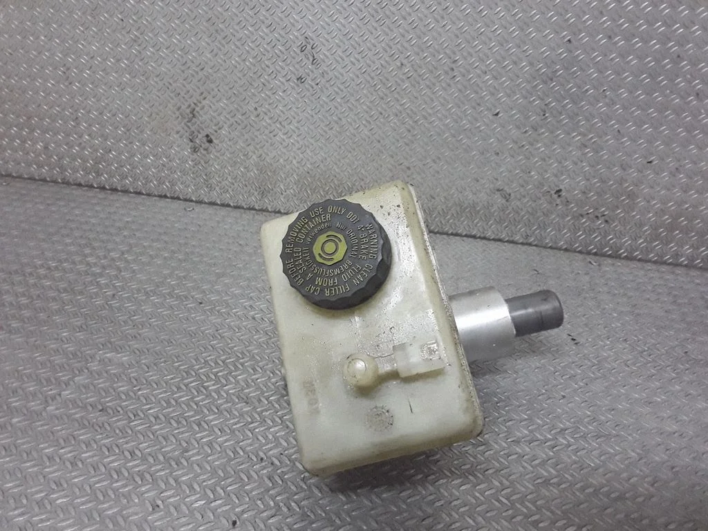 Master brake cylinder