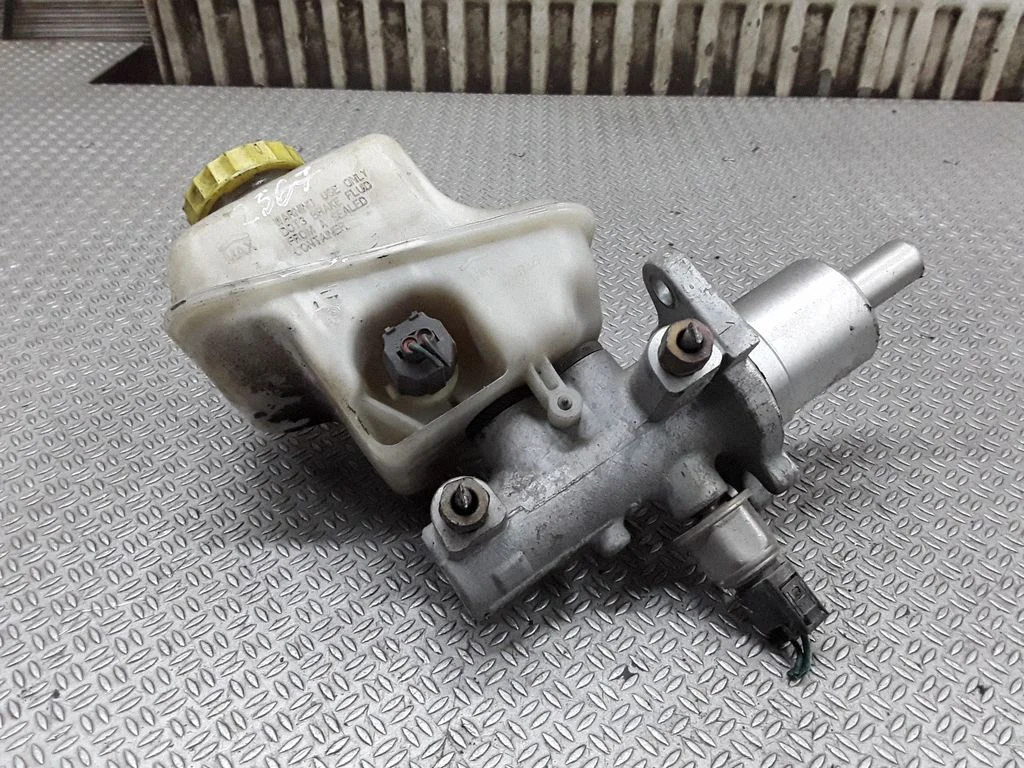 Master brake cylinder 32067327