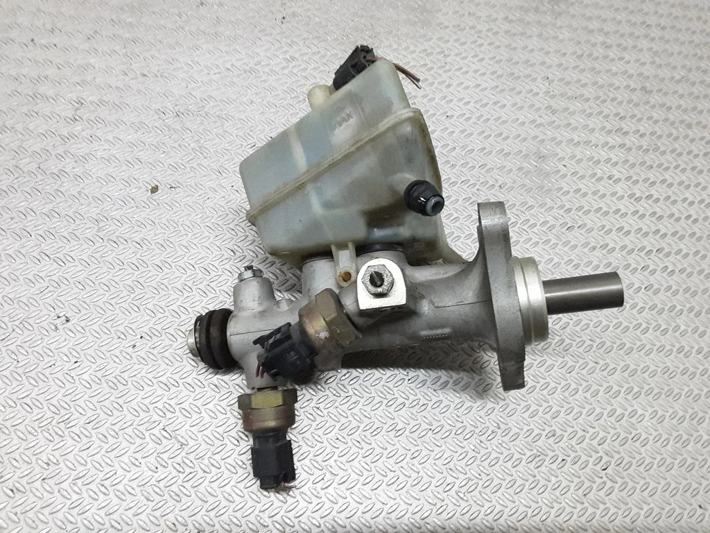Master brake cylinder – Mercedes-Benz C-Class W203 (2000-2007)