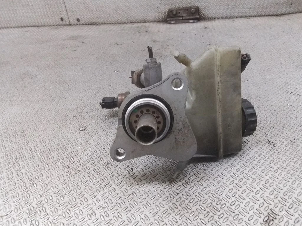 Master brake cylinder – Mercedes-Benz C-Class W203 (2000-2007)